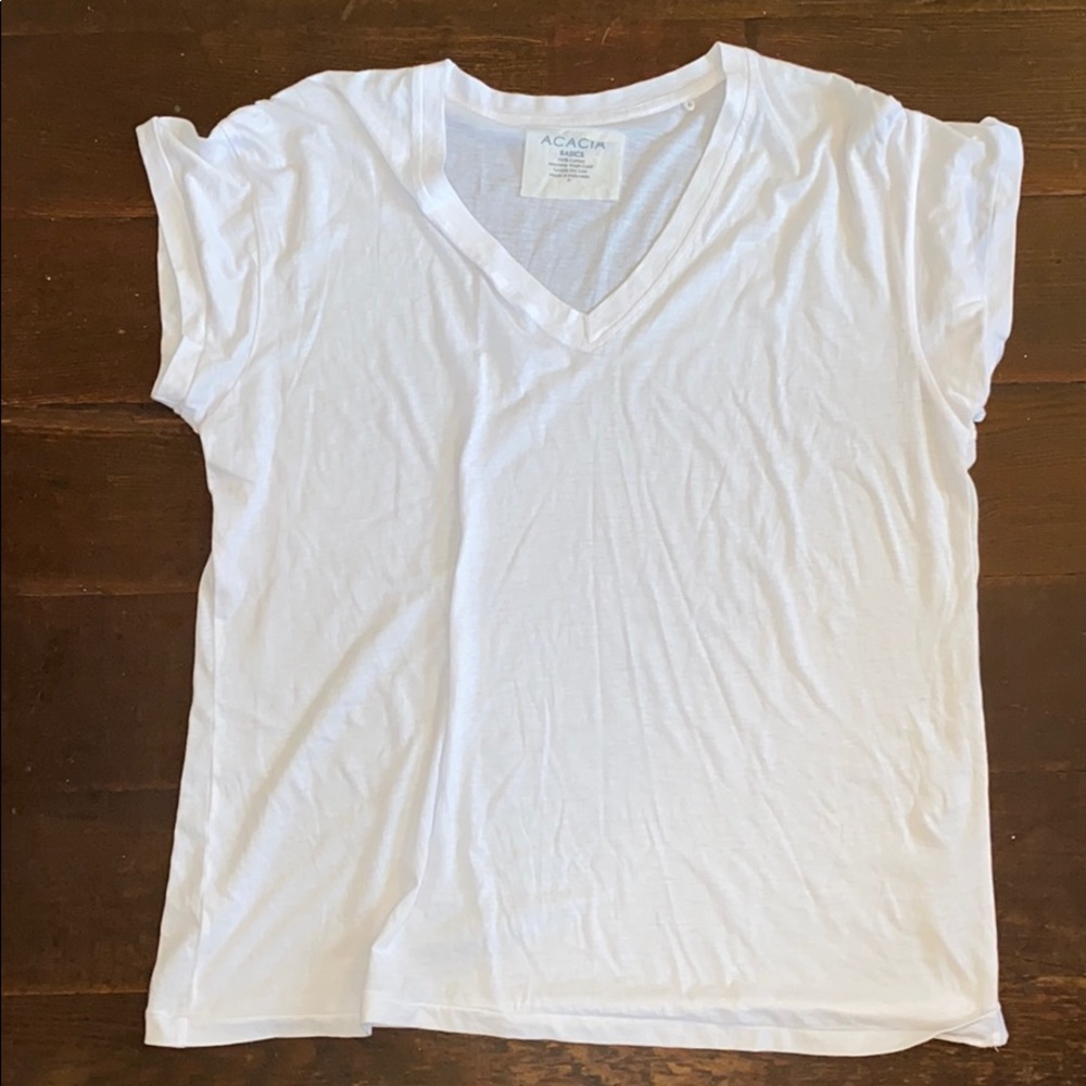 Acacia Malibu white tee